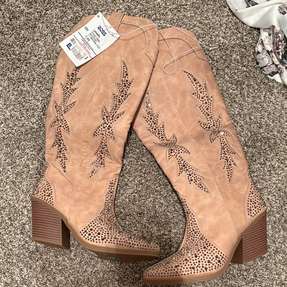 Final price $30 Stylish Tan Knee-High Boots western rhinestones sz 7.5